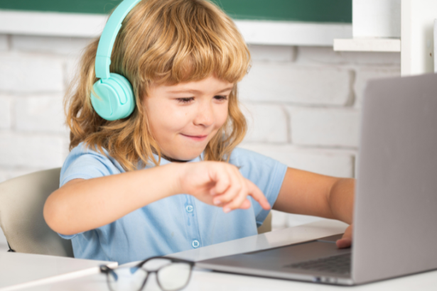 Sérgio Bento De Araújo analisa como a inteligência artificial está revolucionando a avaliação de desempenho e personalizando o aprendizado.