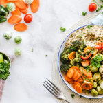 Descubra, com Andrey de Oliveira Pontes, como a paleta de cores no prato pode elevar sabor e potencializar a absorção de nutrientes.