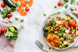 Descubra, com Andrey de Oliveira Pontes, como a paleta de cores no prato pode elevar sabor e potencializar a absorção de nutrientes.