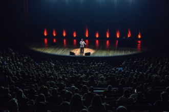 Depois de cruzar 74 cidades, Gio Lisboa dá o show final do ano em Erechim pela Non Stop (Créditos: Clara Lins)