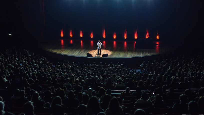 Depois de cruzar 74 cidades, Gio Lisboa dá o show final do ano em Erechim pela Non Stop (Créditos: Clara Lins)
